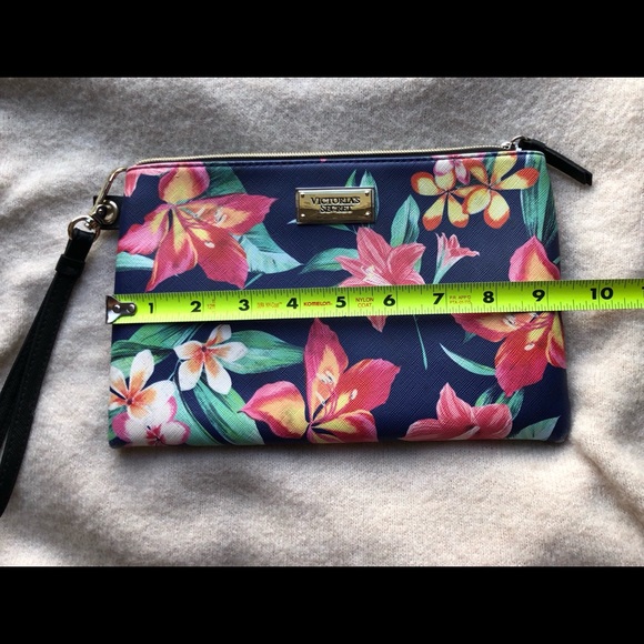 🌺Victoria’s Secret Large Wristlet Bag🌺 - Picture 8 of 9
